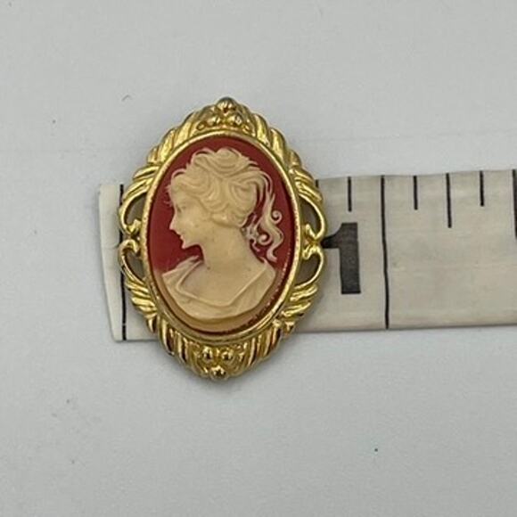 Vintage Cameo Pendant Signed P 1960s-1970s Ivory & Orange Dainty Small - Picture 6 of 6